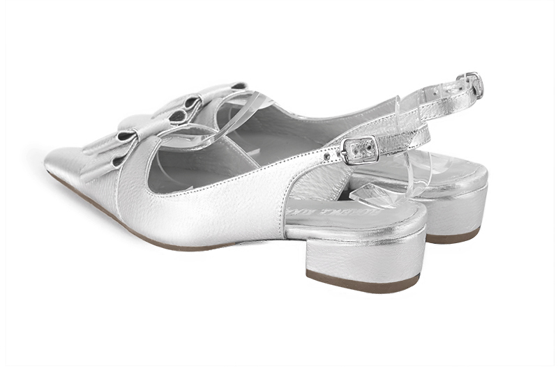 Light silver women's open back shoes, with a knot. Tapered toe. Low block heels. Rear view - Florence KOOIJMAN
